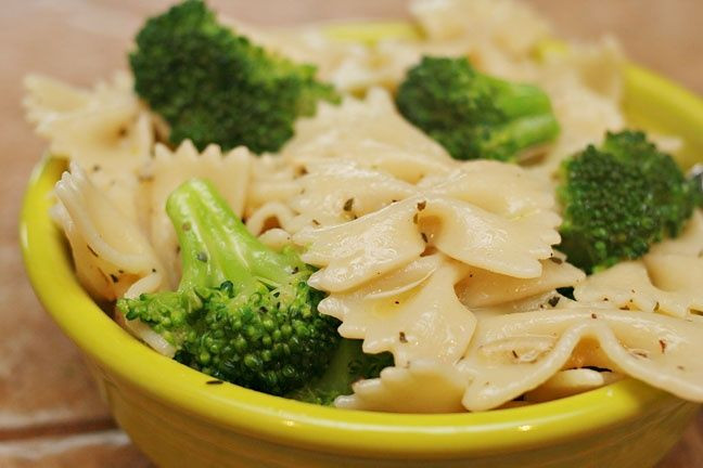 Quick Healthy Side Dishes
 Bowties & Broccoli easy quick healthy side dish