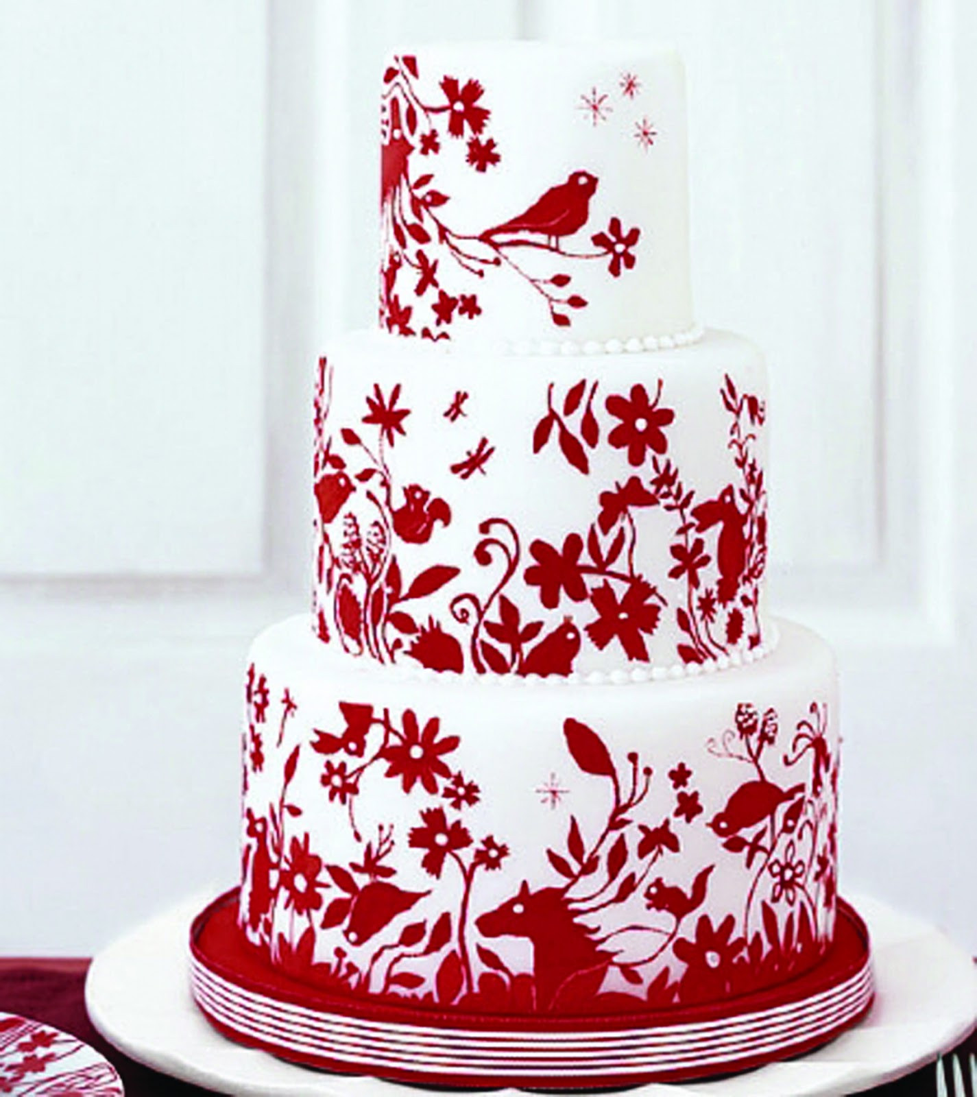 Red And White Wedding Cakes
 I am a Woman in Love Awesome and Original Wedding Cakes