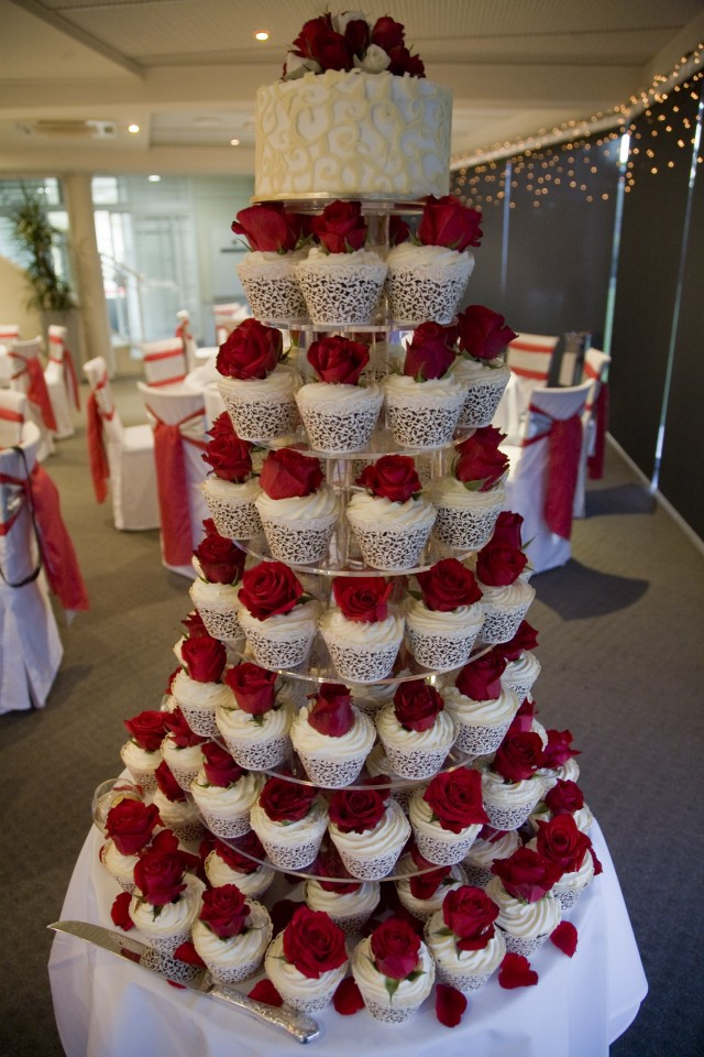 Red And White Wedding Cakes
 Amazing Red And White Wedding Cakes [26 Pic] Awesome