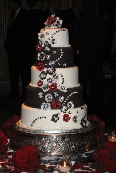 Red Black and White Wedding Cake 20 Ideas for Amazing Red Black and White Wedding Cakes [27 Pic