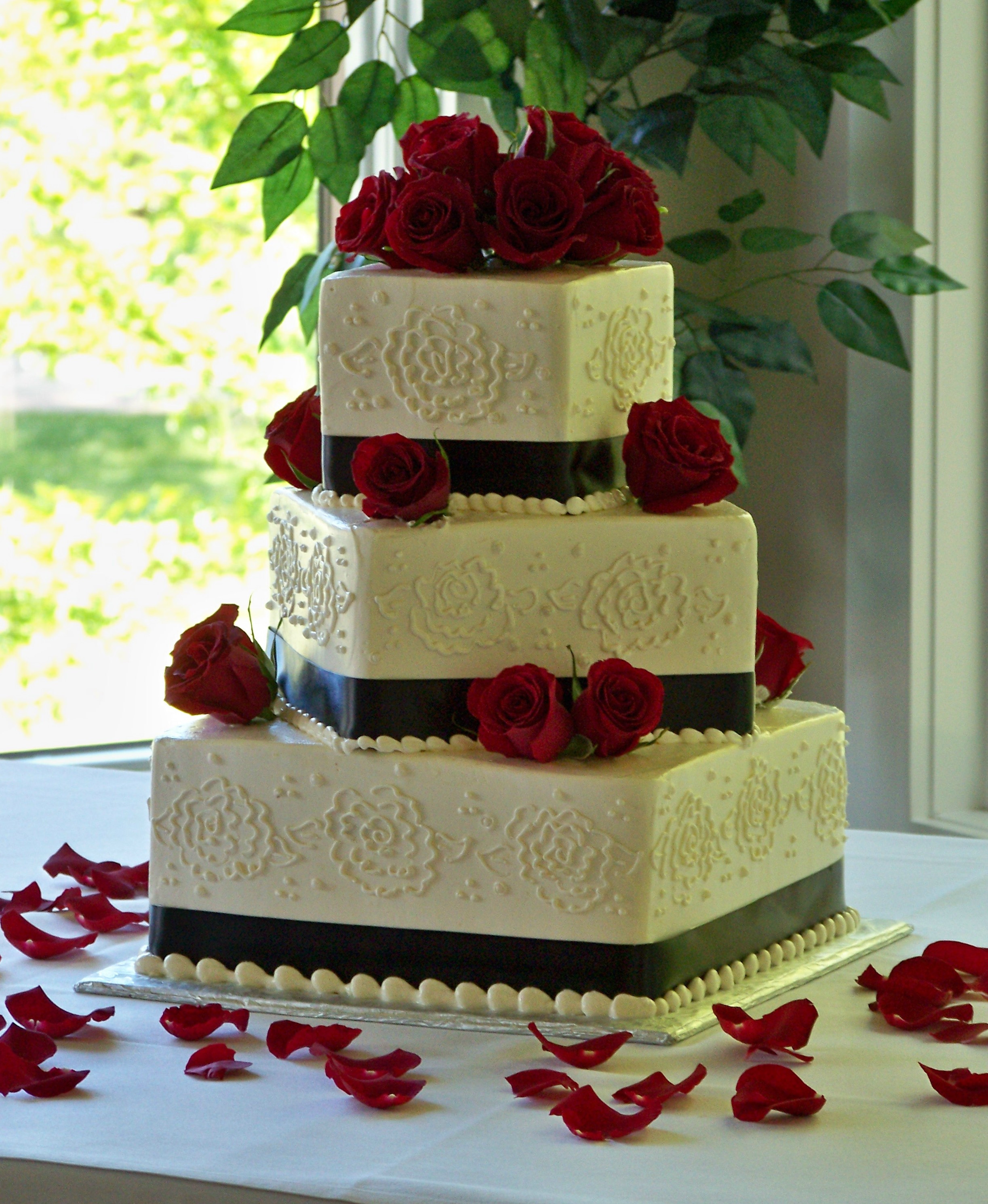 Red Black And White Wedding Cakes
 wedding cake toppers Skiing Wedding Cake Toppers