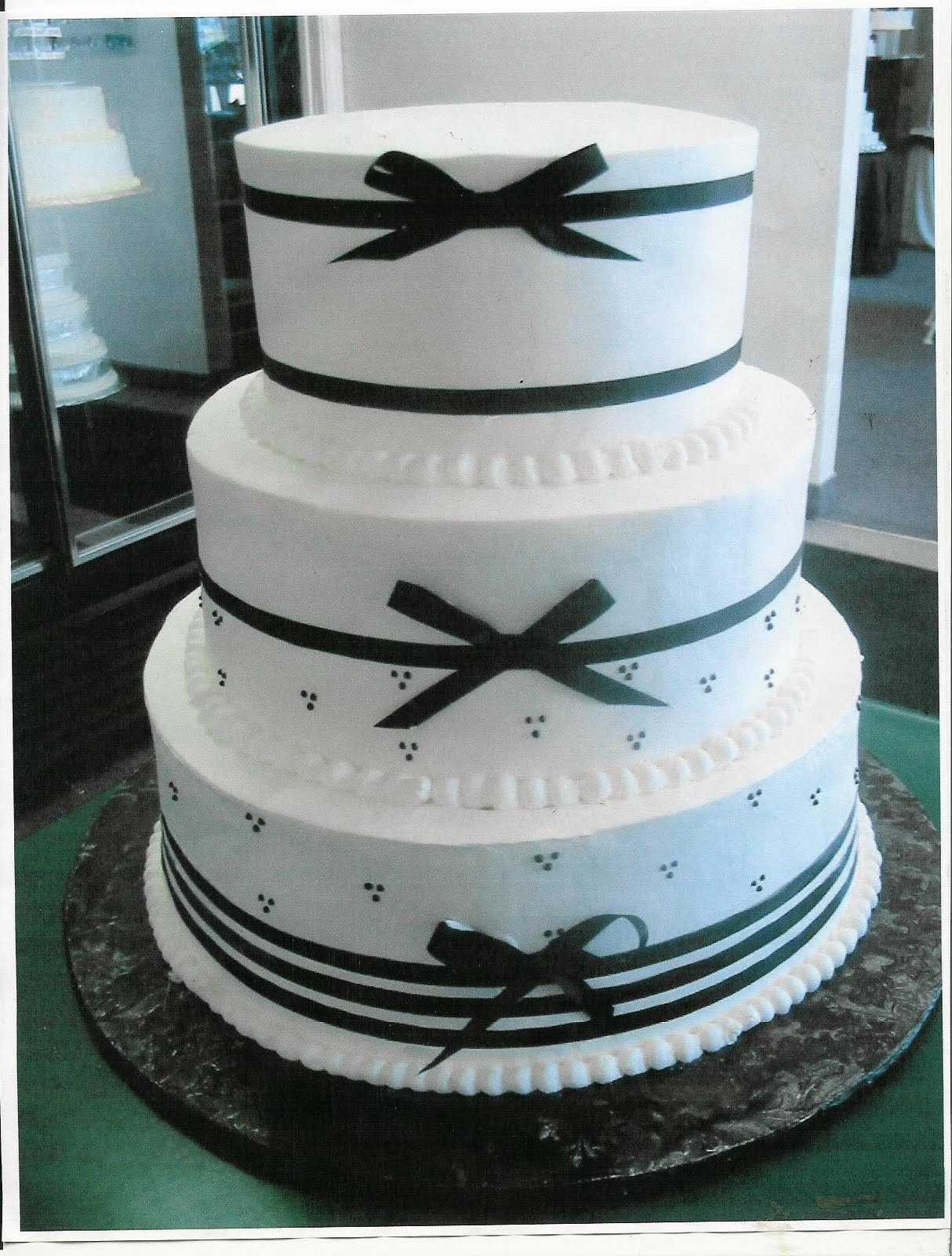 Ribboned Wedding Cakes
 Beautifull Wedding Cakes With Ribbon Decorate