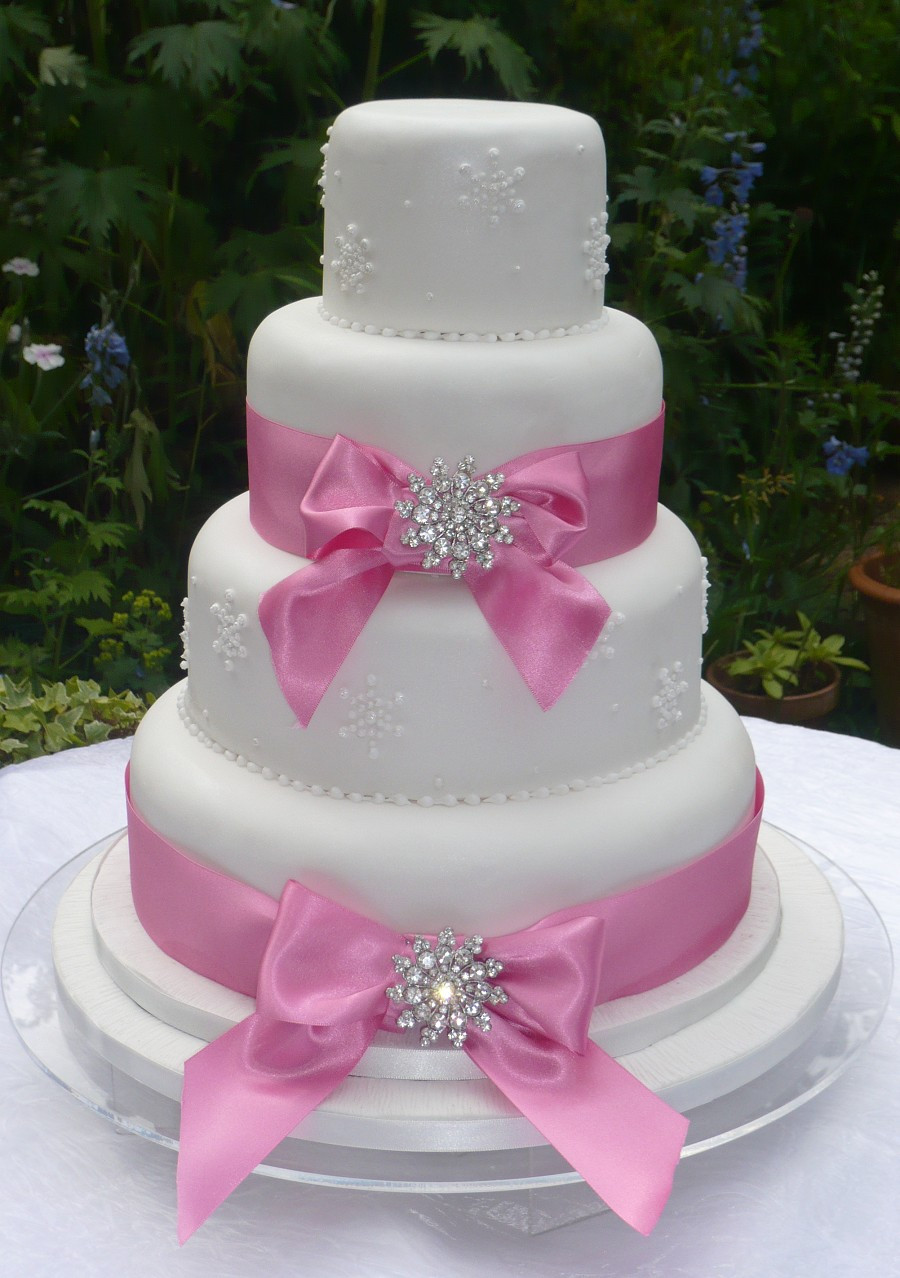 Ribboned Wedding Cakes
 Carmageddon Wedding Ideas Ribbon Brooch Wedding Cakes
