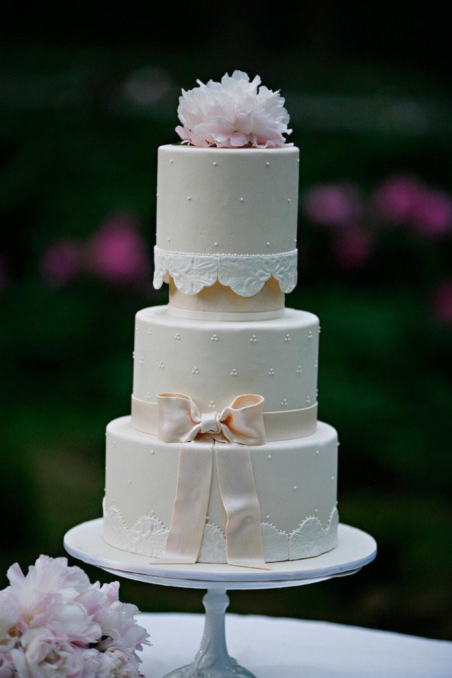 Romantic Wedding Cakes
 Delightful Wedding Cakes With Romantic Soft Pink Hue