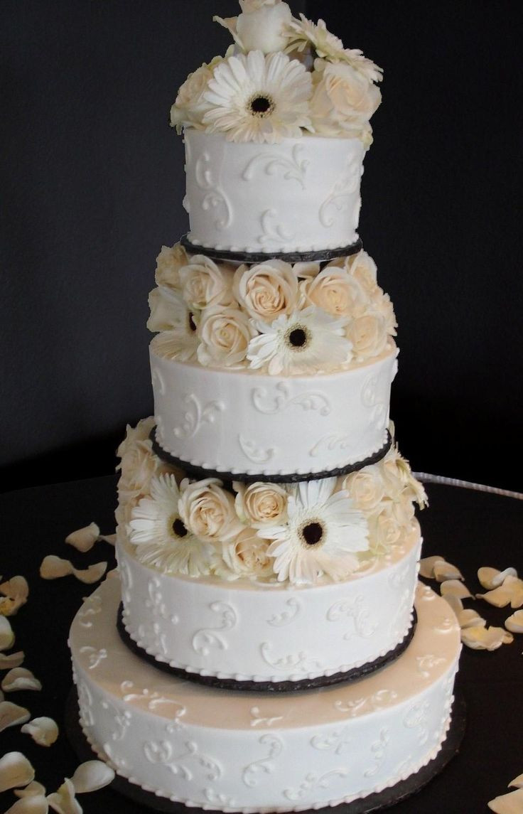 Round Wedding Cakes
 White buttercream iced 4 tier round wedding cake