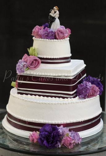 Round Wedding Cakes
 3 tiered round and squared wedding cakes