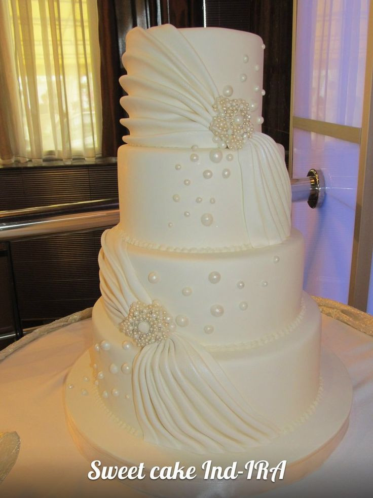 Round Wedding Cakes
 57 best Wedding cakes images on Pinterest