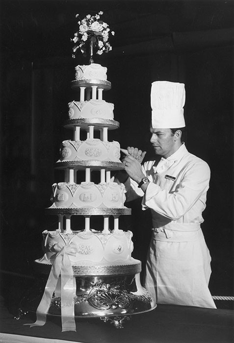 Royalty Wedding Cakes
 Kate Middleton the Queen and Princess Victoria s royal