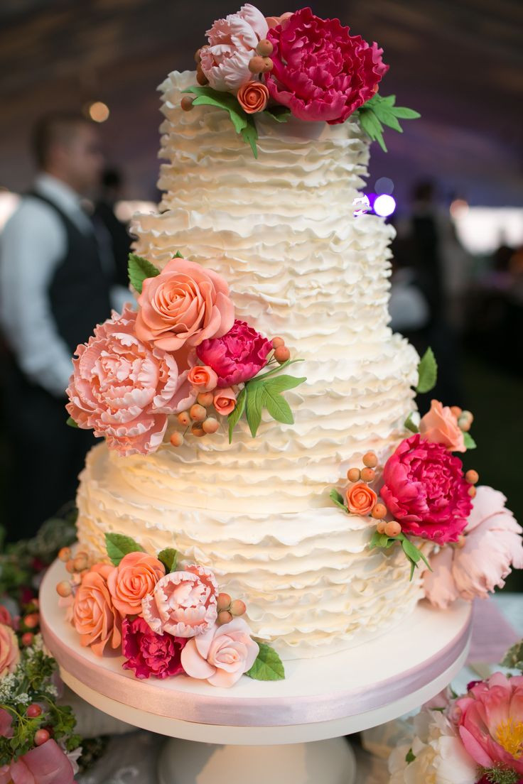 Ruffle Wedding Cakes
 Pourquoi pas un joli ruffle cake pour mon dessert de