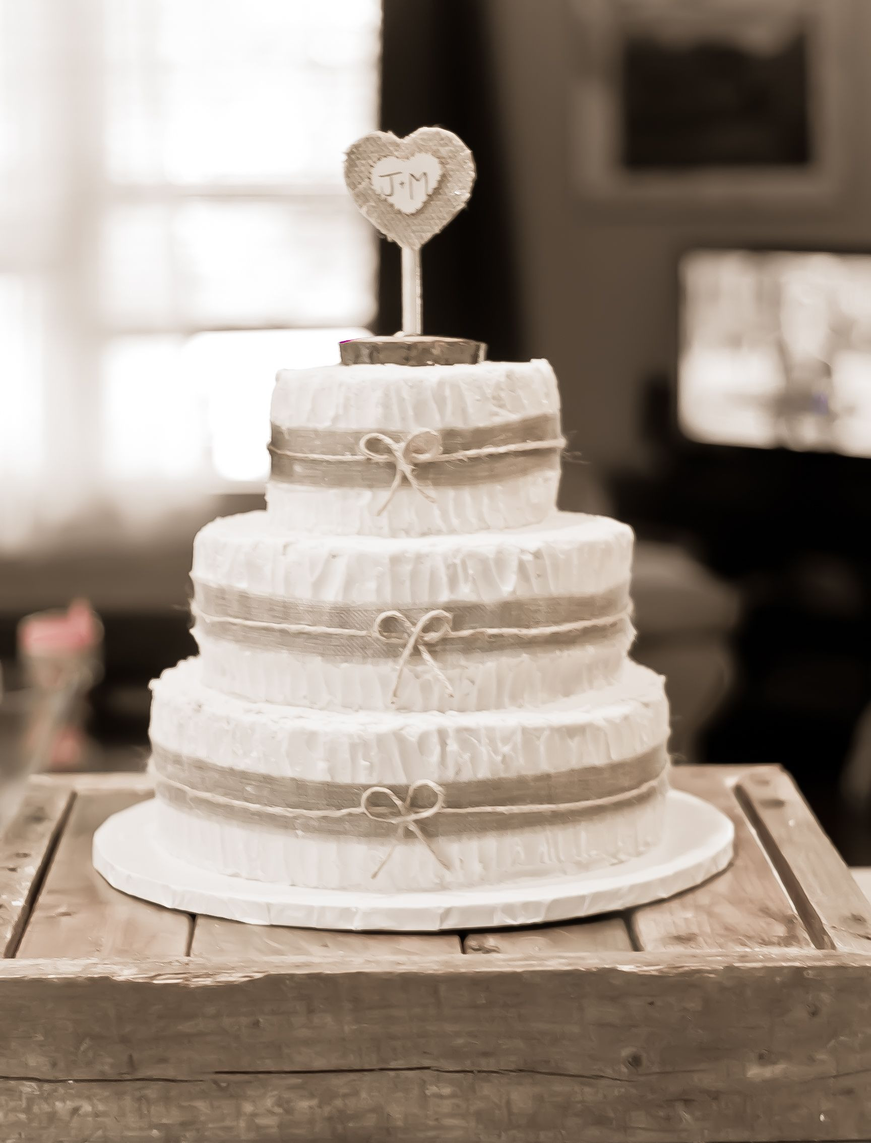 Rustic Wedding Cakes With Burlap
 Rustic Burlap Wedding Cake Red