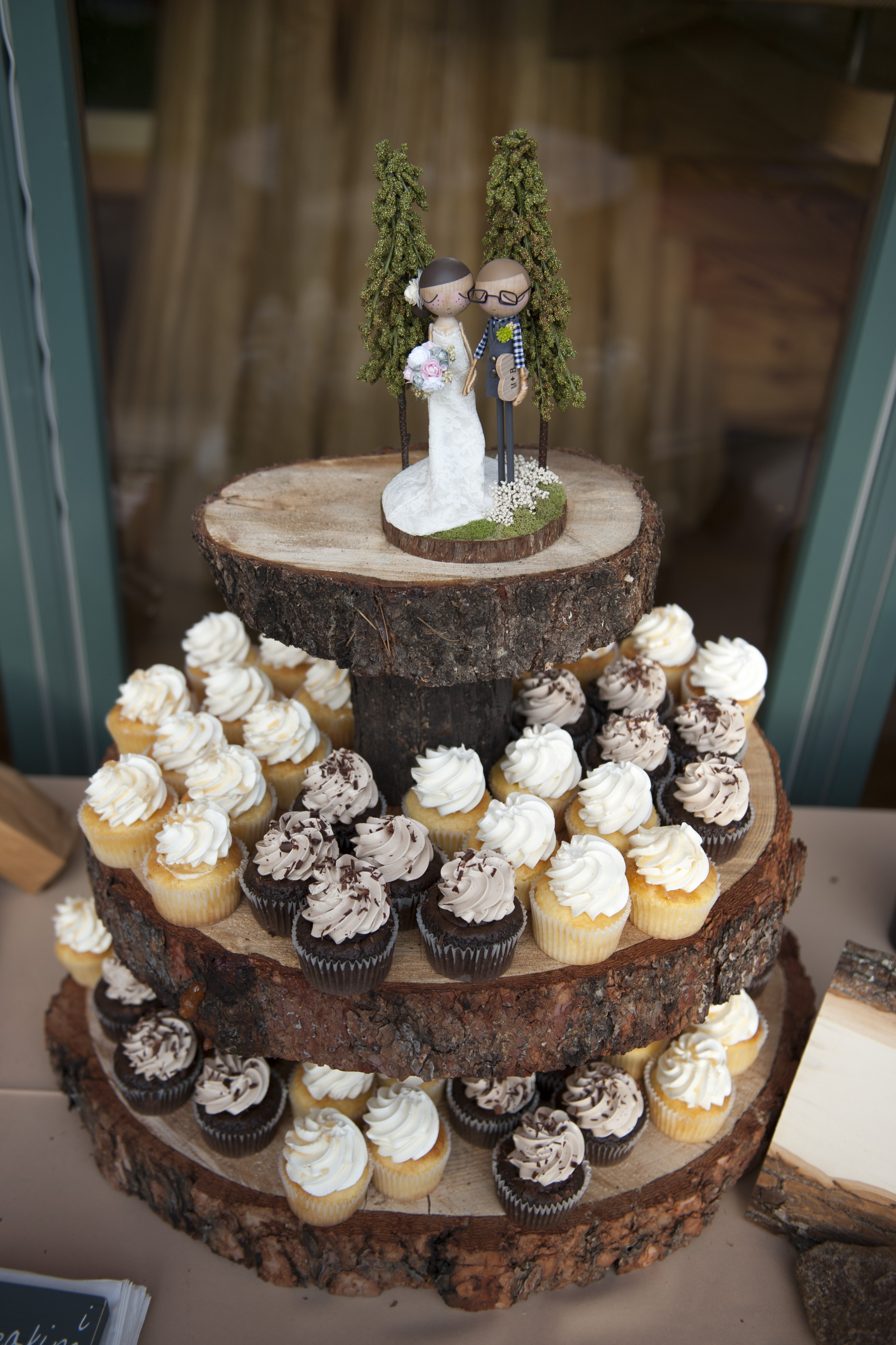 Rustic Wedding Cakes With Cupcakes
 38 Woodland Wedding Cakes That Will plete Your