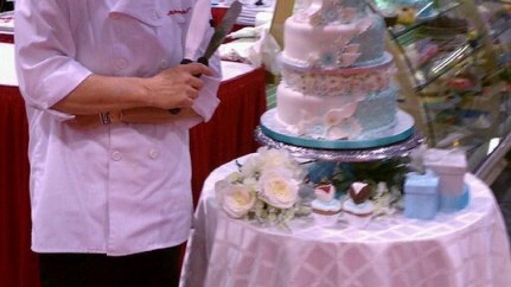 Schnucks Wedding Cakes
 Schnucks cake decorator captures national title