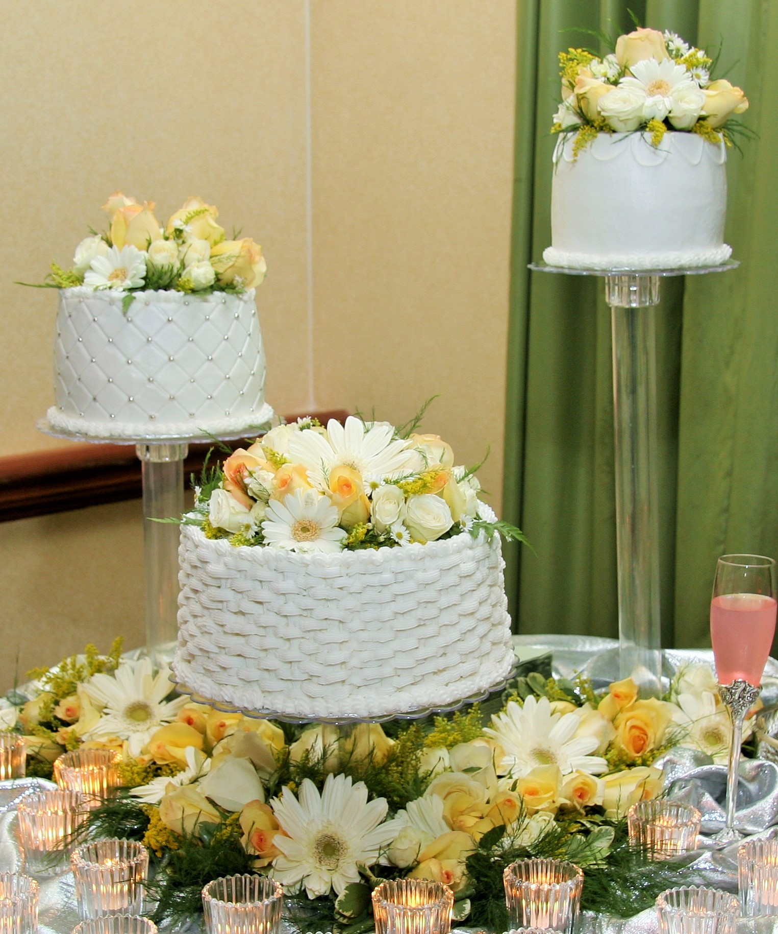 Separate Wedding Cakes
 Separate Tier Wedding Cakes