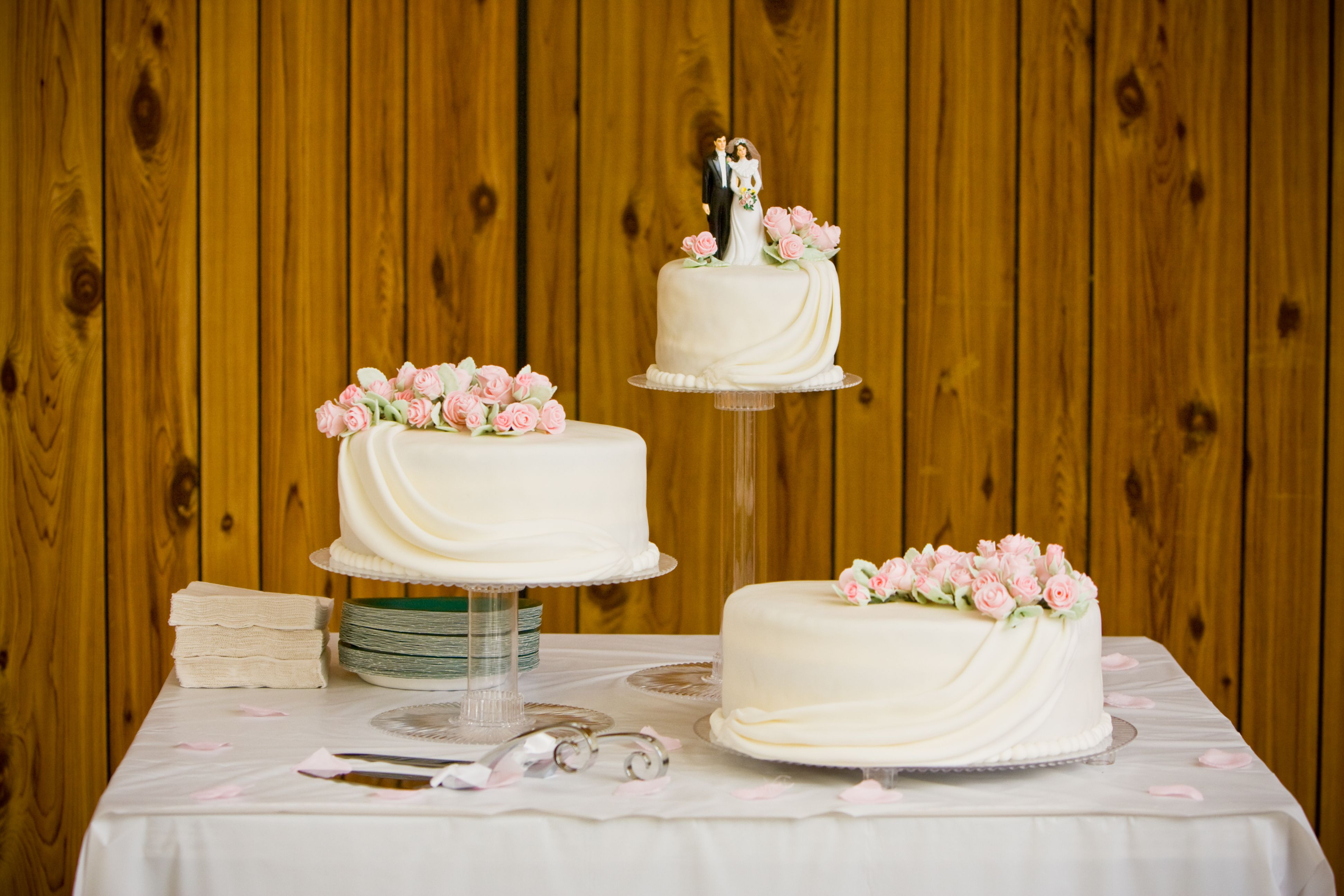 Seperate Tier Wedding Cakes
 wedding cakes with separate tiers