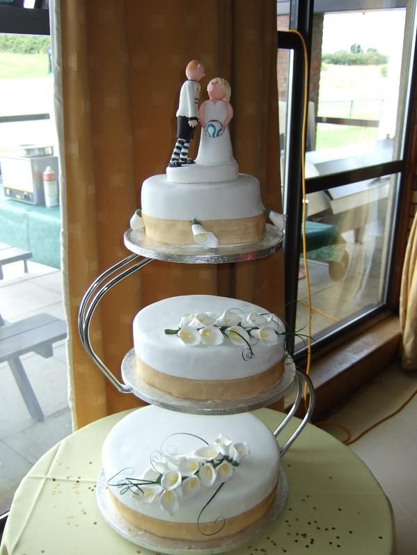 Seperate Tier Wedding Cakes
 Tier Cake A S Shaped Stand With Bride And Groom