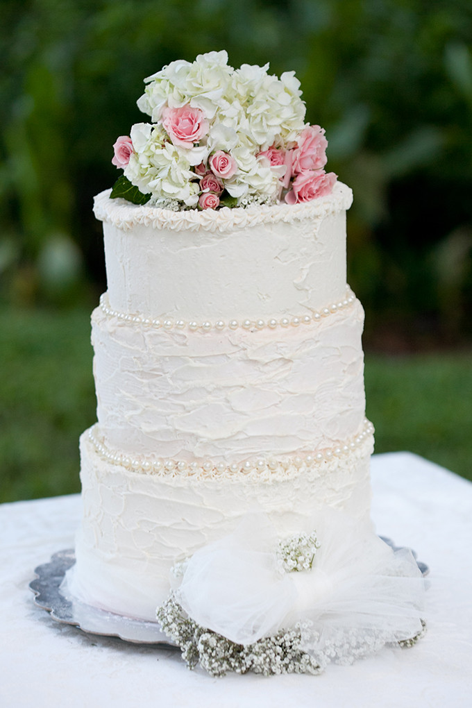 Shabby Chic Wedding Cakes
 White Shabby Chic Wedding Inspiration