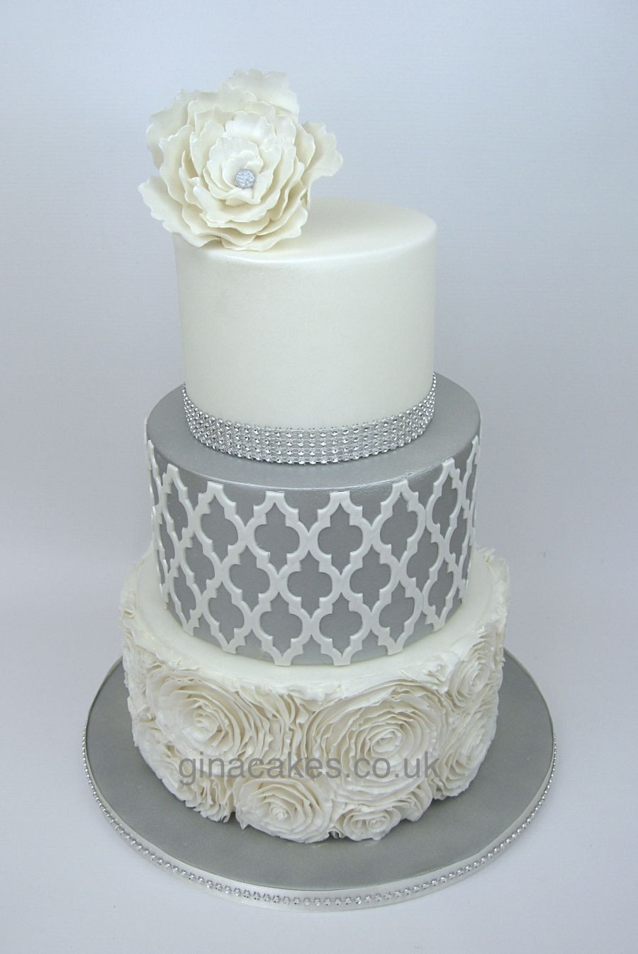 Silver And White Wedding Cake
 Silver & White Wedding Cake With Contrasting lay And