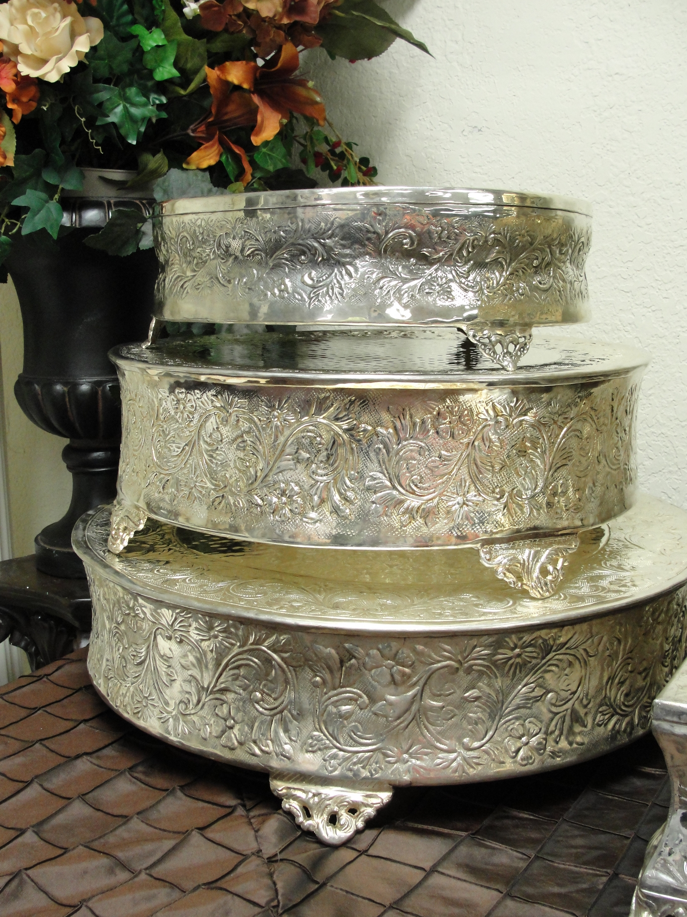 Silver Cake Stands For Wedding Cakes
 Simply Elegant Weddings Cake Stands Silver Gold Silver