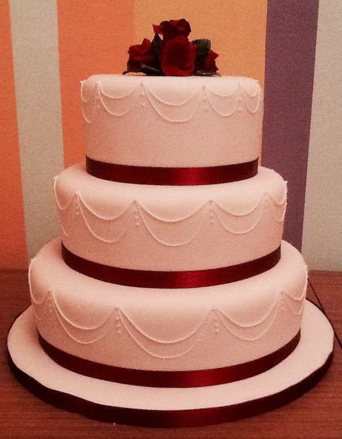 Simple 3 Tier Wedding Cakes
 A lovely simple 3 tier Wedding Cake