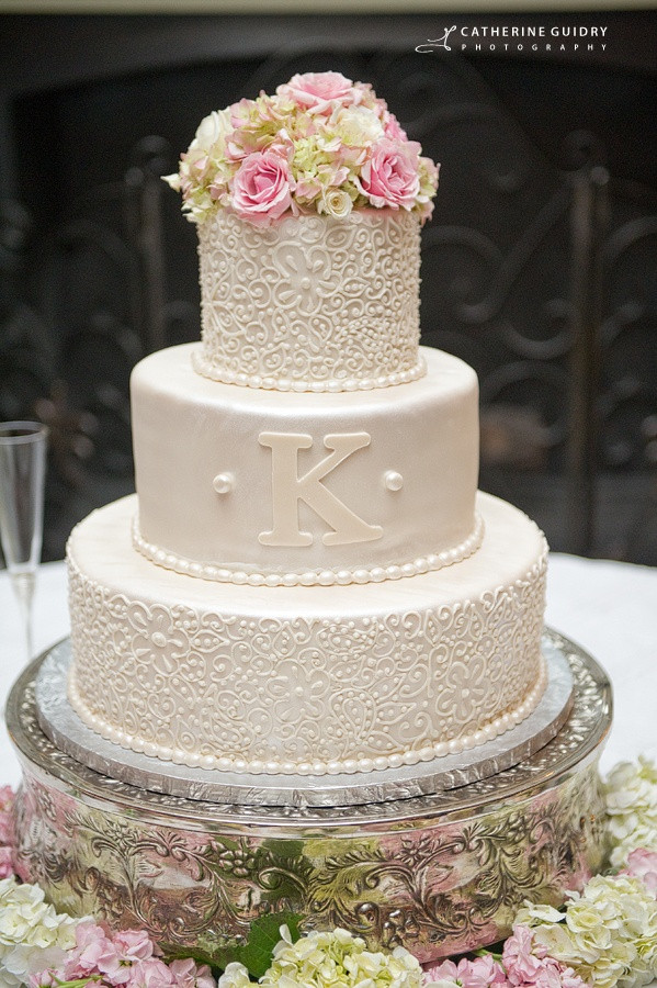 Simple But Elegant Wedding Cakes
 Simple elegant wedding cake idea in 2017