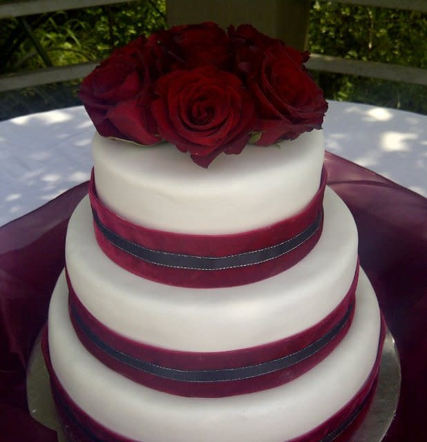 Simple But Elegant Wedding Cakes
 Elegant but simple wedding cake with red roses cake by