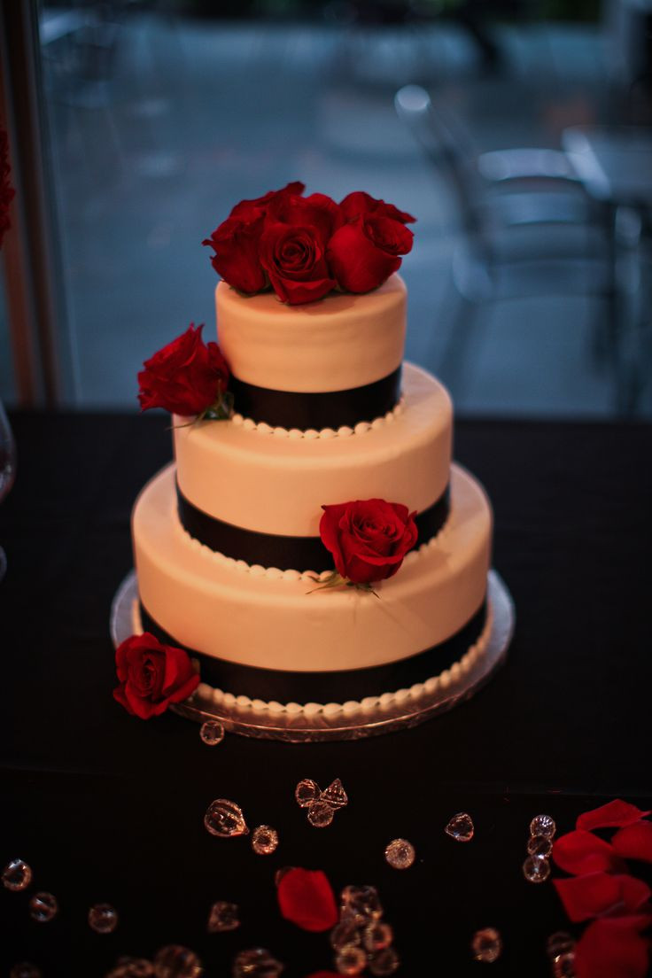 Simple But Elegant Wedding Cakes
 Simple but elegant wedding cake