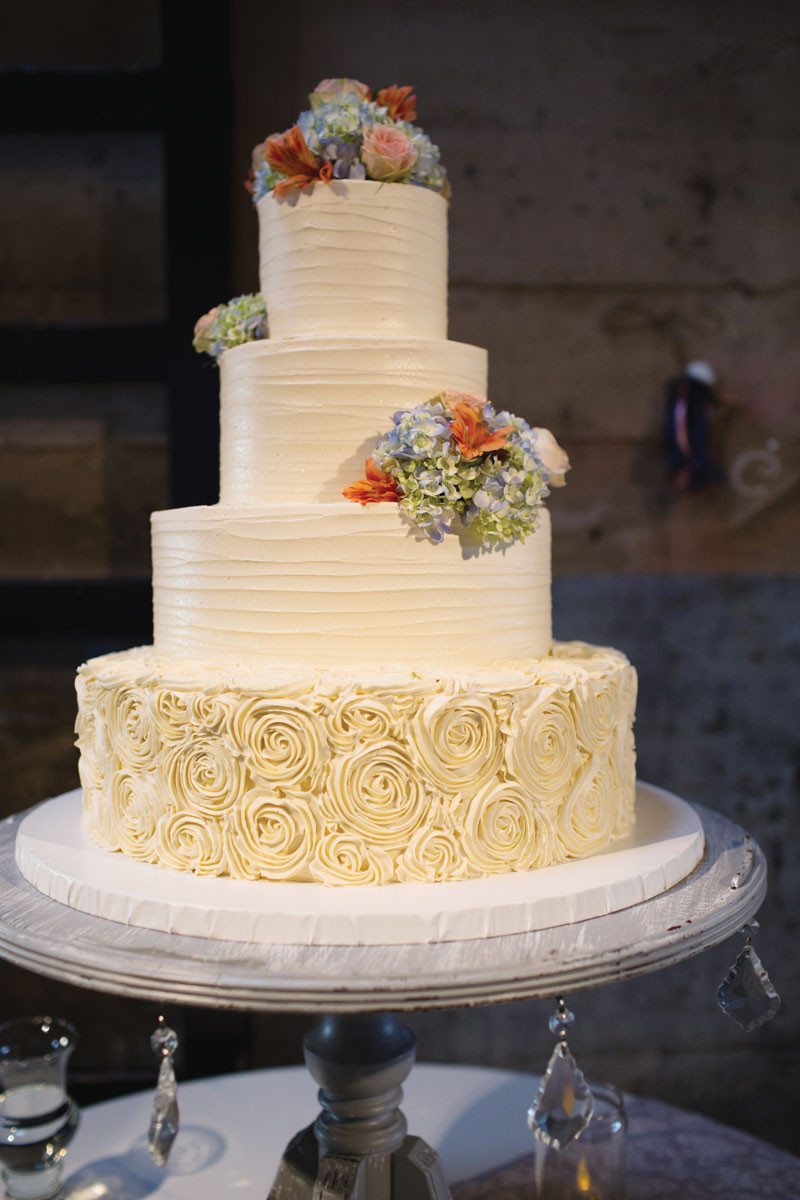 Simple Country Wedding Cakes
 Great Winter Wedding Cake Ideas For You and Your Partner