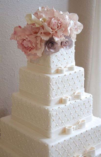 Simple Square Wedding Cakes
 30 Gorgeous Square Wedding Cake Ideas Weddingomania