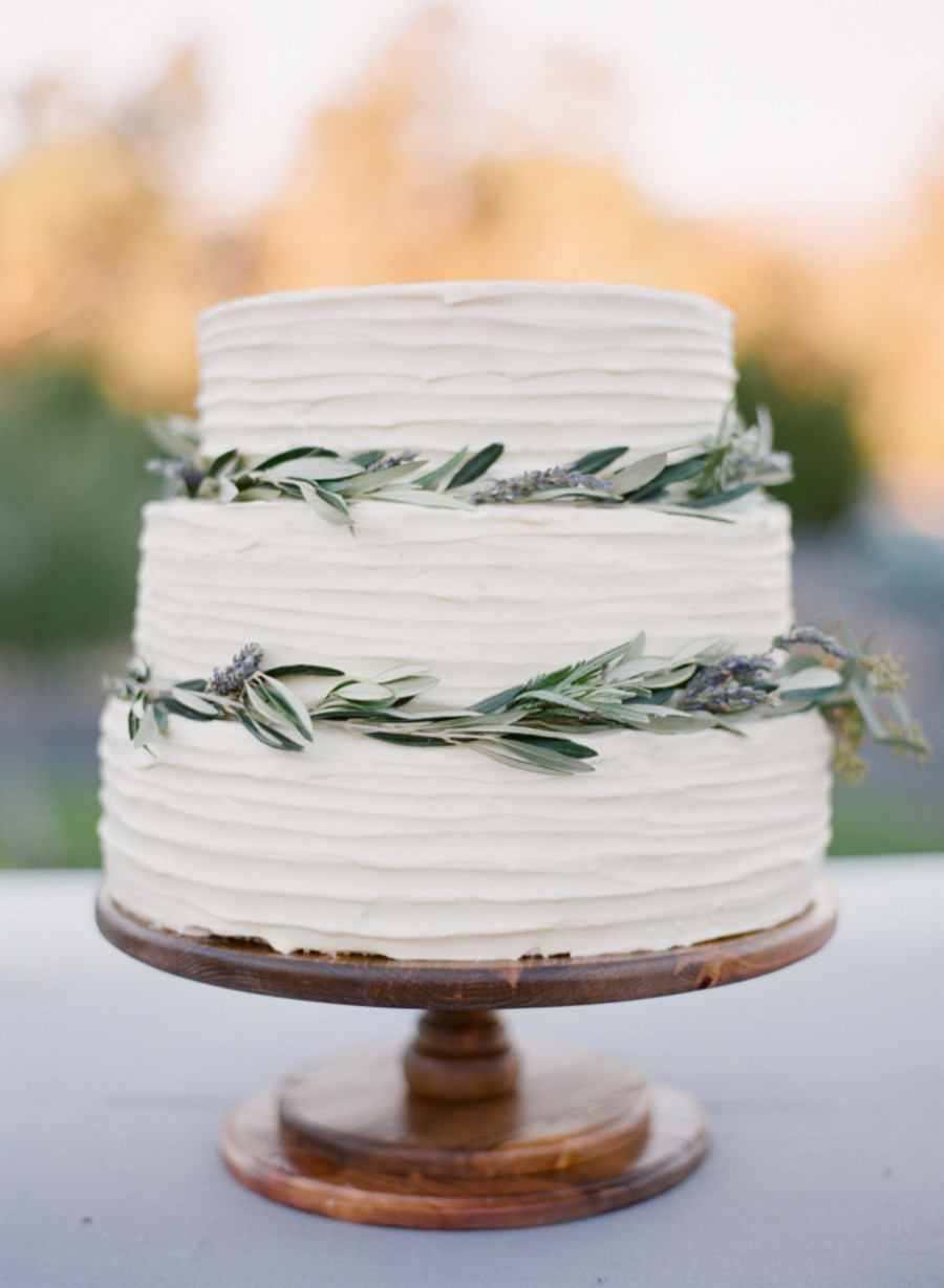 Simple Wedding Cakes
 Simple Ways To Pull f A Minimalist Chic Wedding Theme