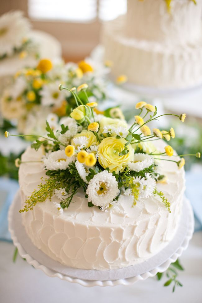 Simple Wedding Cakes With Flowers
 50 Wildflowers Wedding Ideas for Rustic Boho Weddings