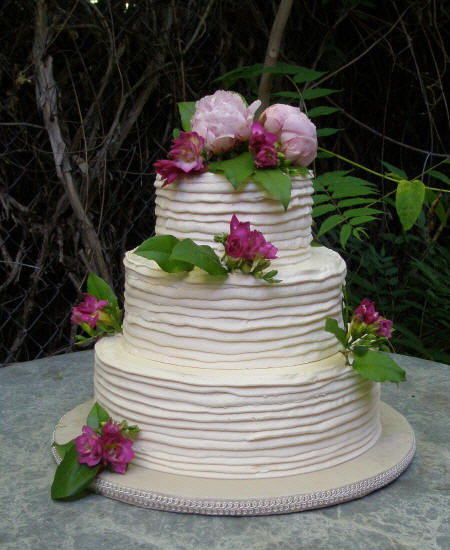 Simple Wedding Cakes Without Fondant
 The Great Cake Debate Fondant vs Buttercream