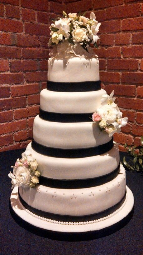 Simple Wedding Cakes Without Fondant
 Simple elegant five tier wedding cake covered in black