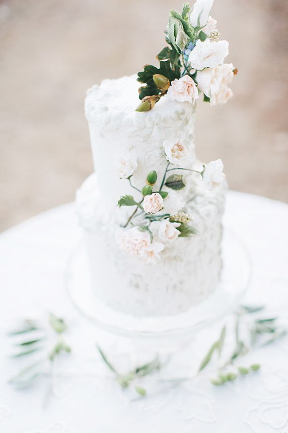 Simple White Wedding Cake
 simple elegant white wedding cakes