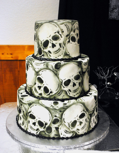 Skeleton Wedding Cakes
 600x600 skull wedding cake