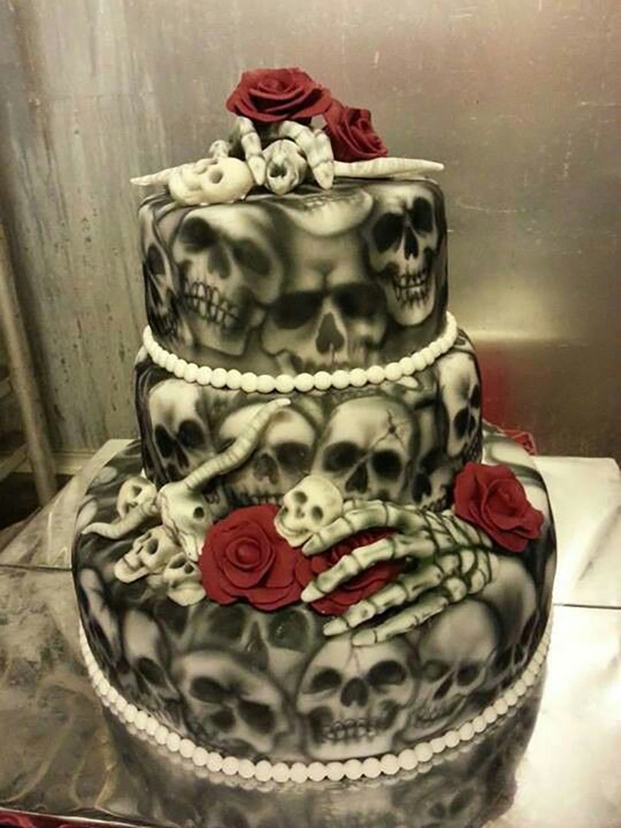 Skull Wedding Cakes
 23 Halloween Wedding Cakes