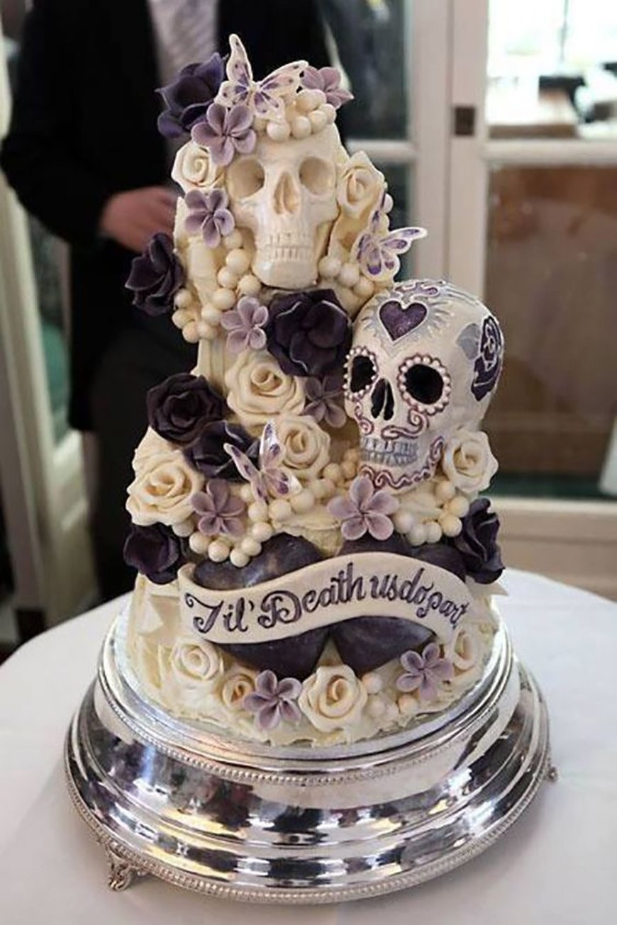 Skull Wedding Cakes
 23 Halloween Wedding Cakes
