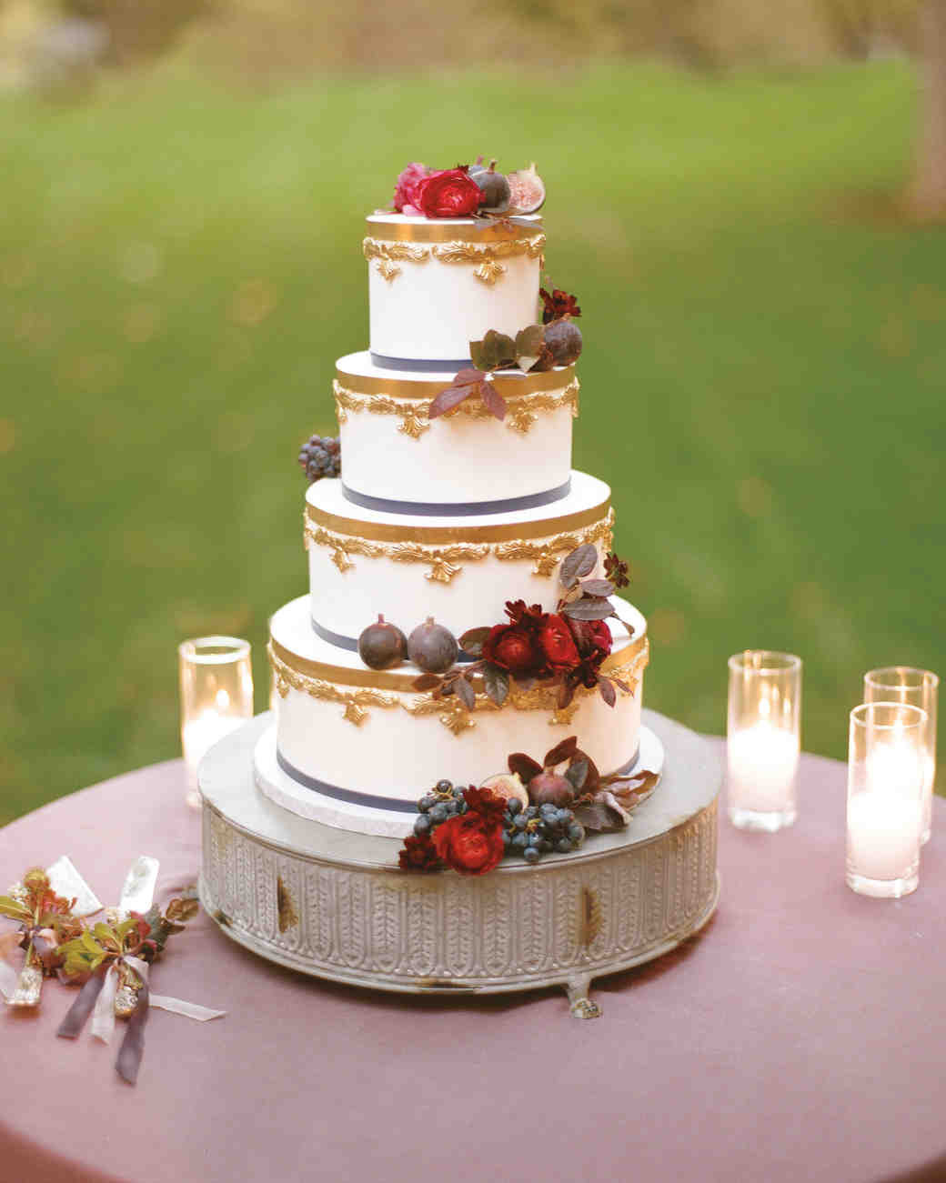 Свадебный торт в стиле рустик с ягодами