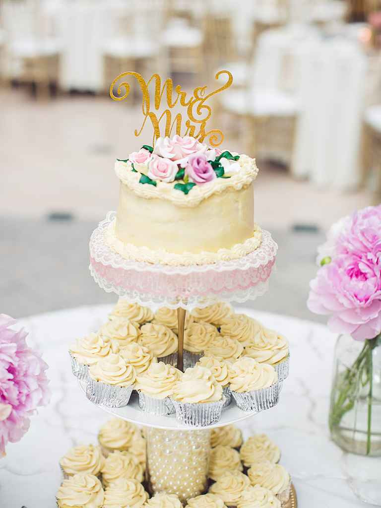 Small Wedding Cakes With Cupcakes
 16 Wedding Cake Ideas With Cupcakes