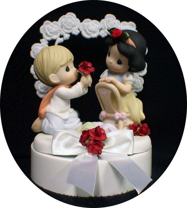 Snow White Wedding Cake Topper
 Snow white wedding cake topper idea in 2017