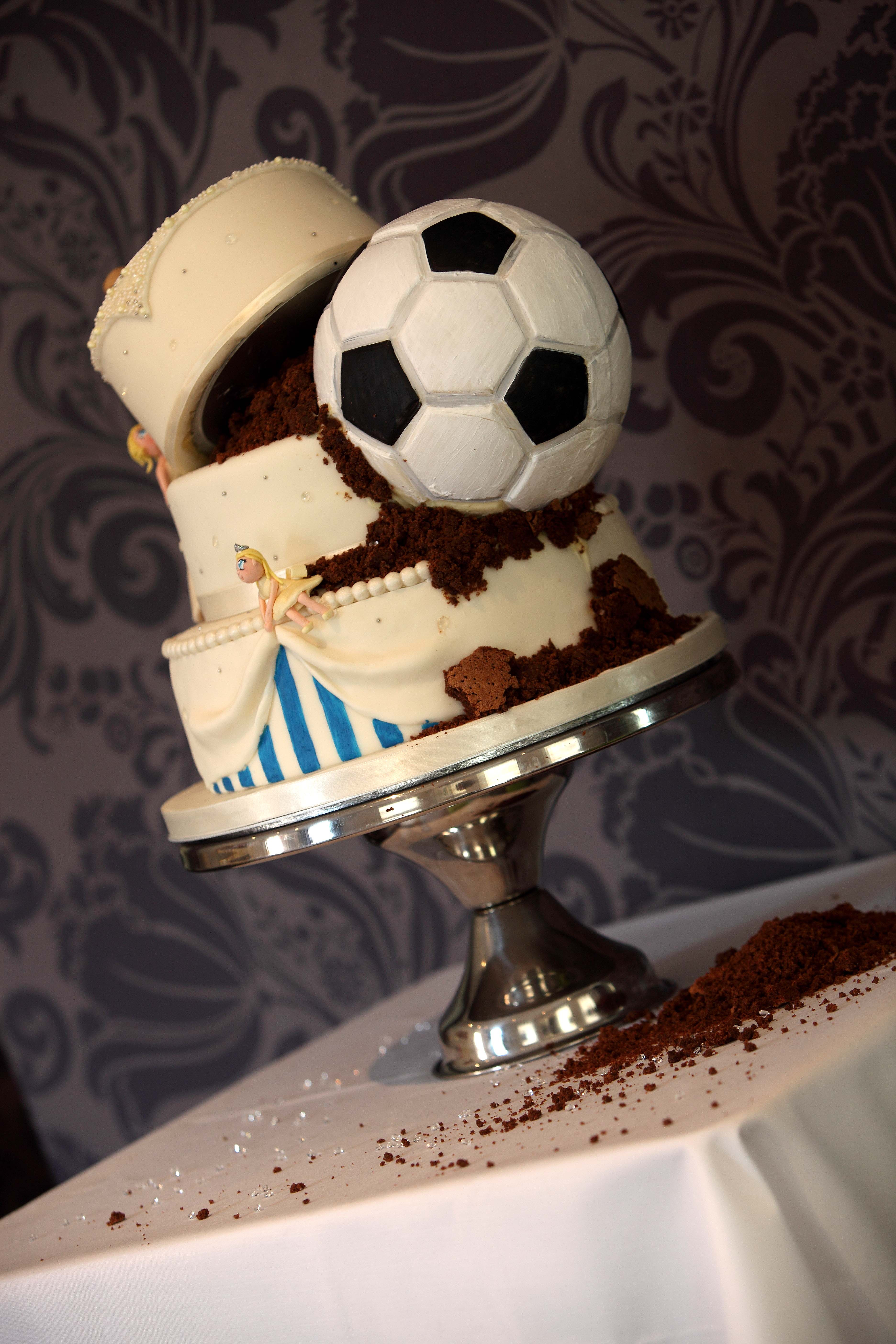 Soccer Wedding Cakes
 Calibre graphy