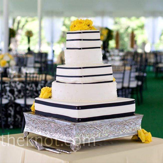 Square And Round Wedding Cakes
 Round and Square Wedding Cake