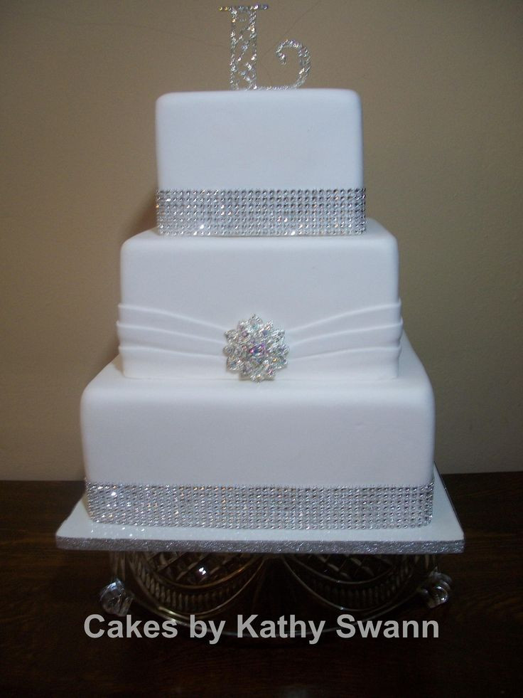 Square Wedding Cakes Pictures
 Square Wedding Cakes Lov that it is sitting on a class