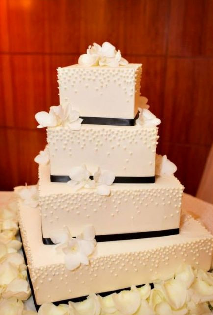 Square Wedding Cakes
 30 Gorgeous Square Wedding Cake Ideas Weddingomania