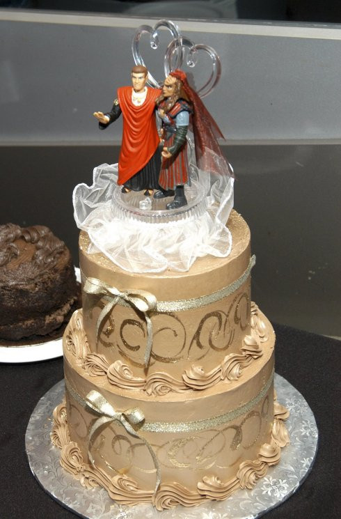 Star Trek Wedding Cakes
 28 Strange Wedding Cake Toppers Now That s Nifty