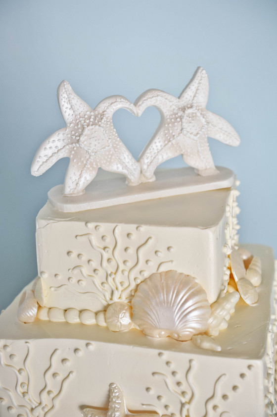 Starfish Wedding Cakes
 beach inspired wedding cakes