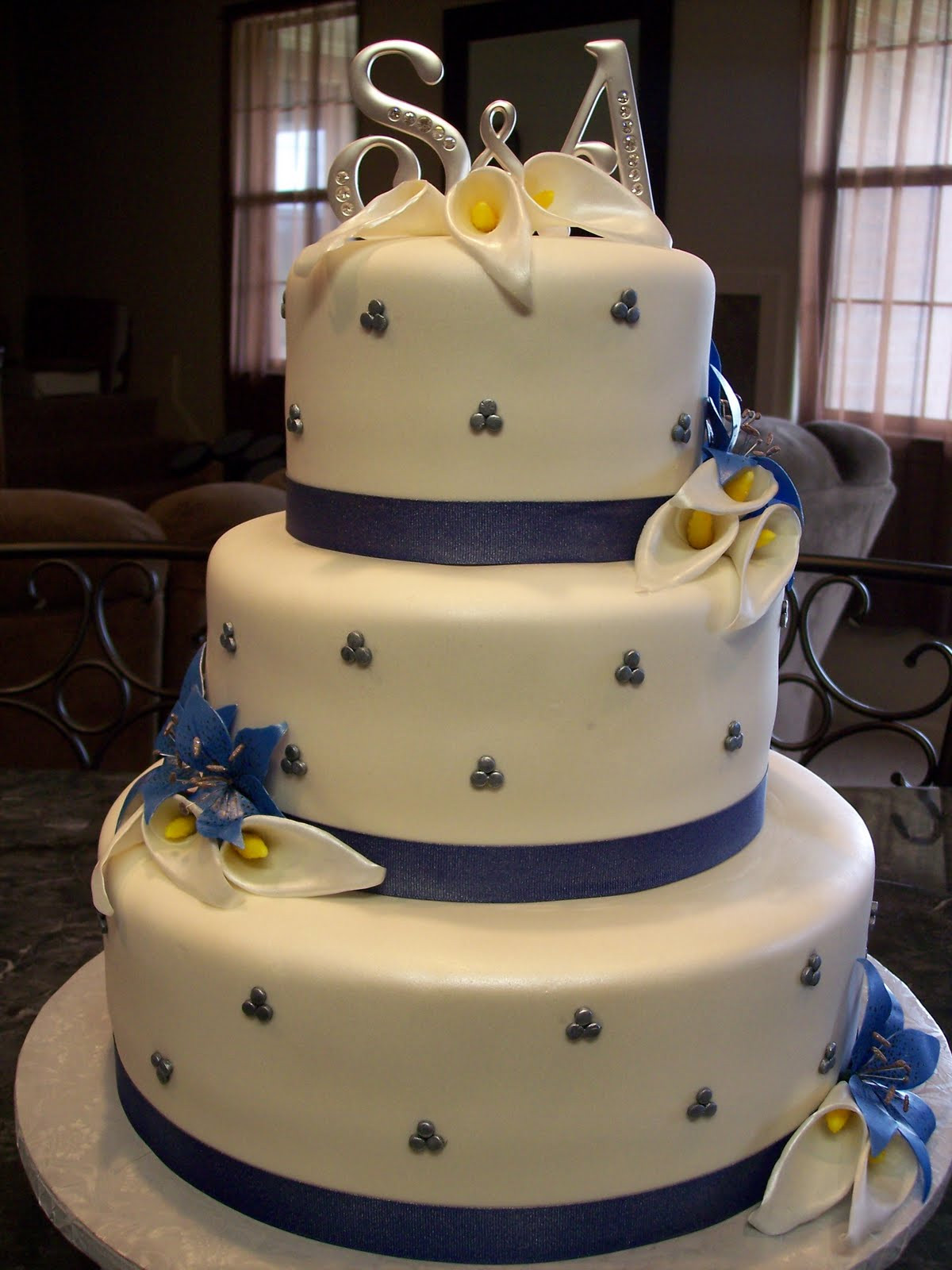 Stars Wedding Cakes
 MyMoniCakes Calla Lilly & Blue Star Gazer Lilly Wedding Cake