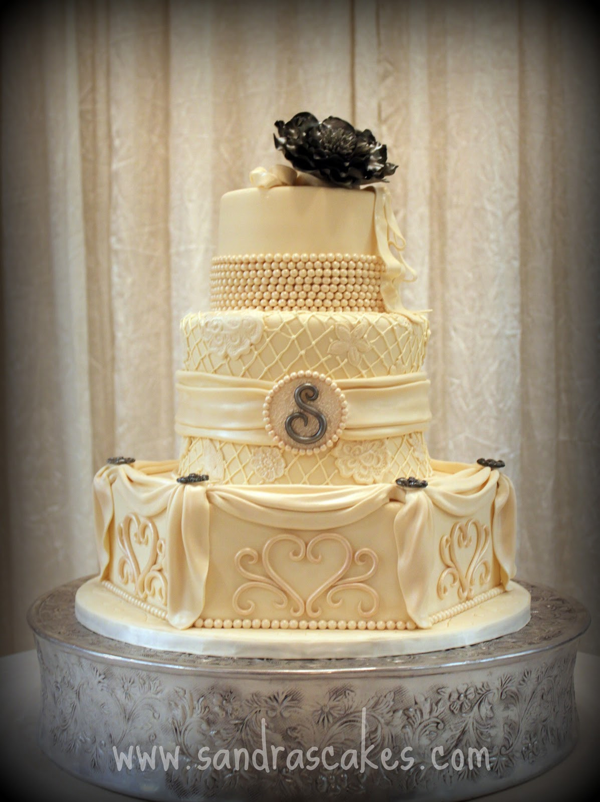 Stunning Wedding Cakes
 Stunning Vintage Wedding Cake