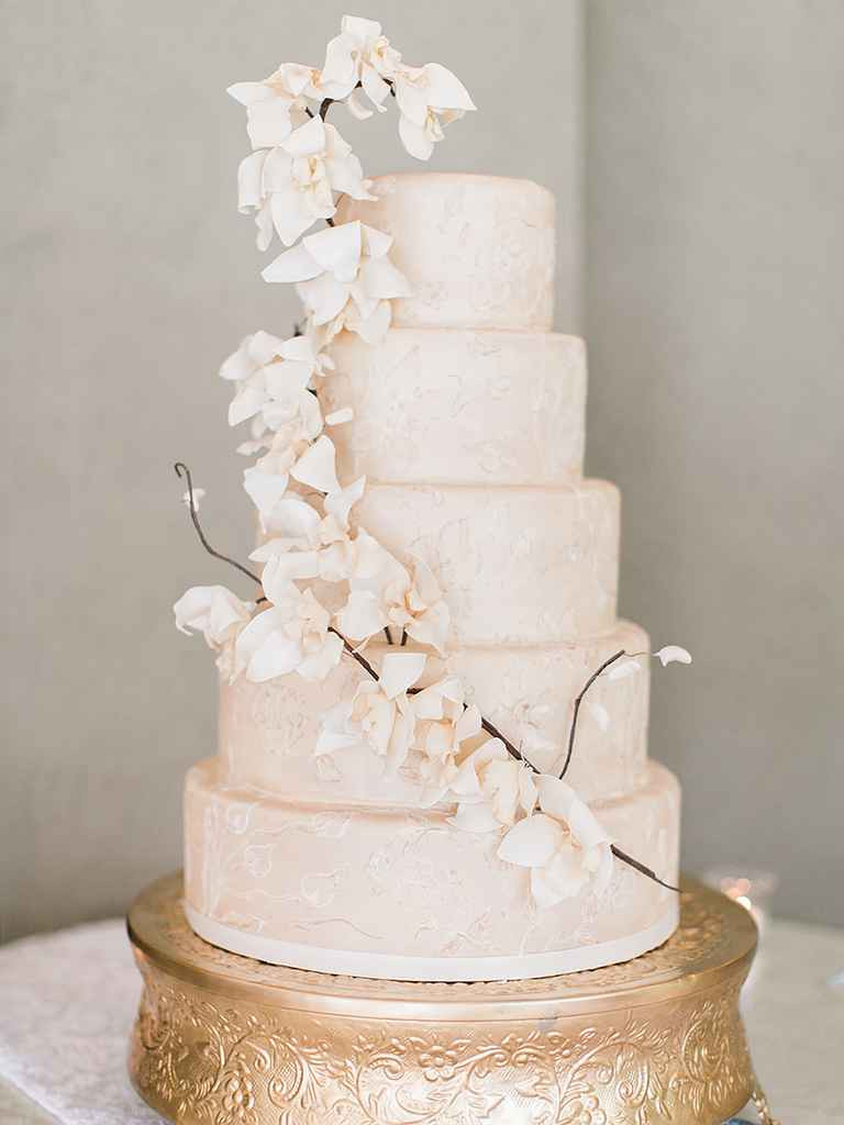 Sugar Flowers For Wedding Cakes
 16 Prettiest Sugar Flower Wedding Cakes