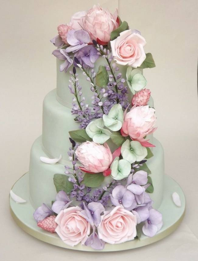 Sugar Flowers Wedding Cakes
 13 Inspiring Sugar Flower Wedding Cakes