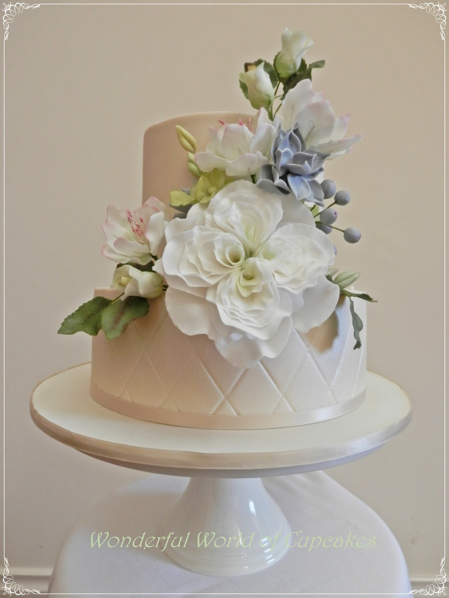 Sugar Flowers Wedding Cakes
 Two Tier Chocolate Wedding Cake I Made Lots Pretty